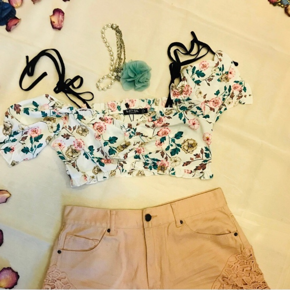 NWT Nasty Gal White Blue Floral Print Crop Top - Size 6/ Small